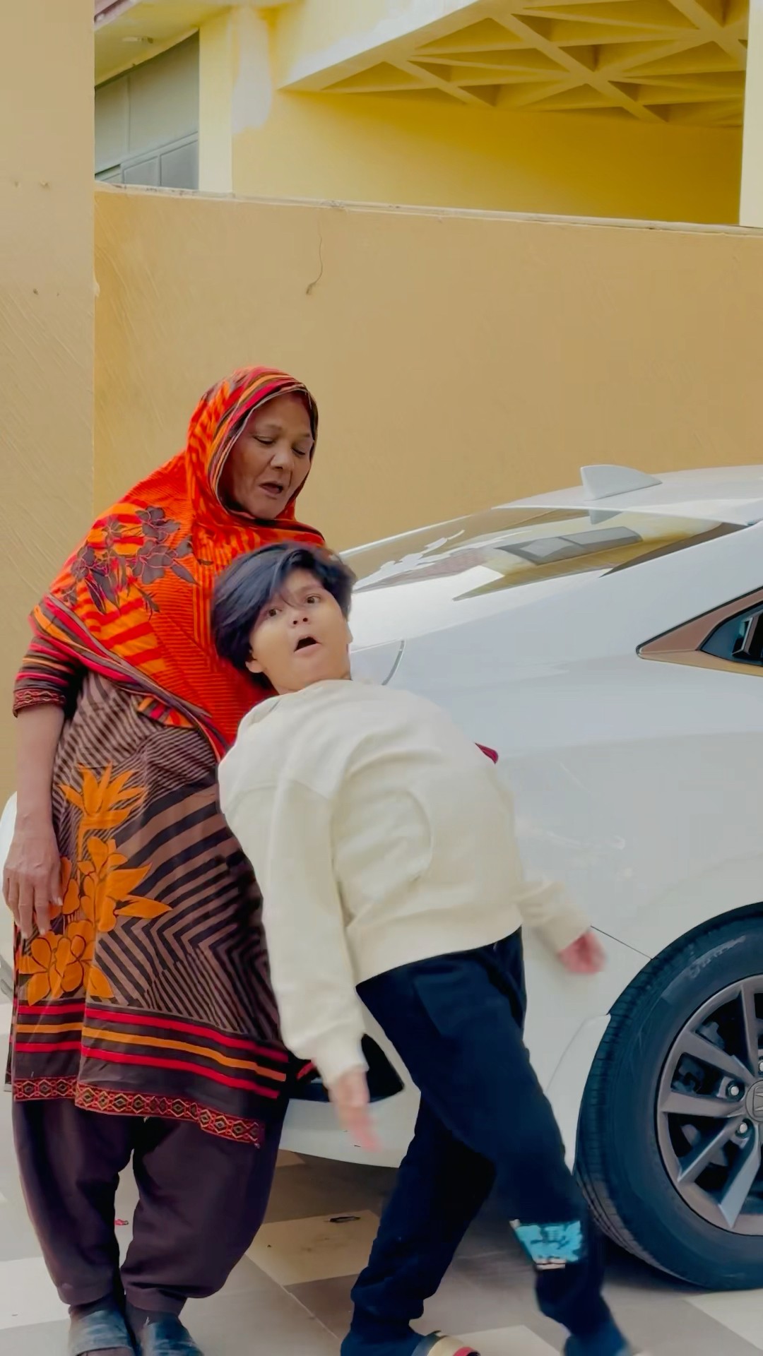Thora side sy chaly?? #viralvideo #comedy #trending #funny #chotaalivlogs